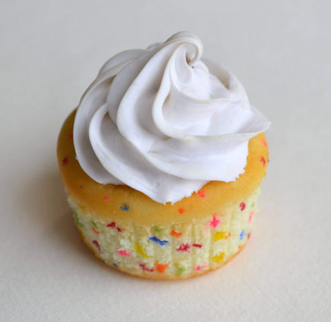 Confetti cupcake magnet